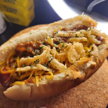 Chilli cheese dog