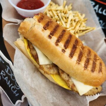 Breakfast sandwich