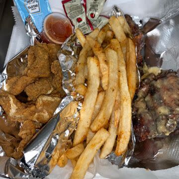 Let's Eat Food Truck Mobile Seafood Kitchen