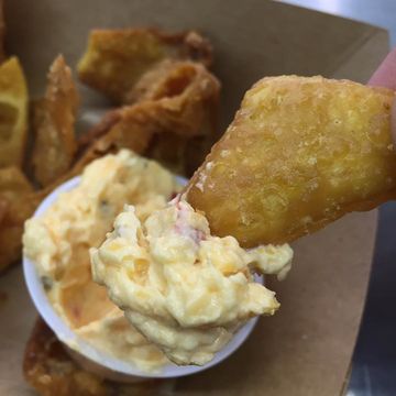 Side of Wonton Chips w/Jalapeño Pimento Cheese 
