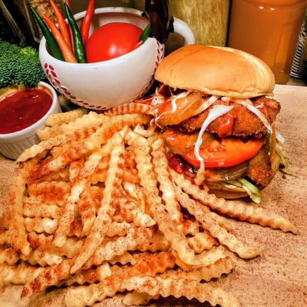 CRISPY FRIED CHICKEN BURGER