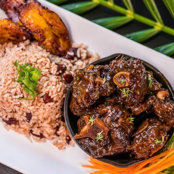 Oxtail & Stewed Beef Centerpiece