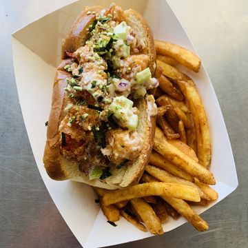 Fried Lobster Roll w/ Fries