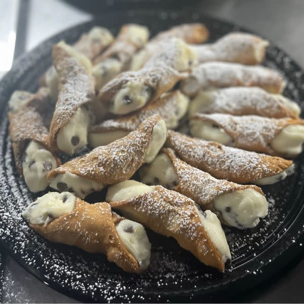 Italian Cannoli (2 pcs)