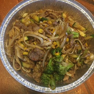 Vegetable Lo Mein with NY Strip