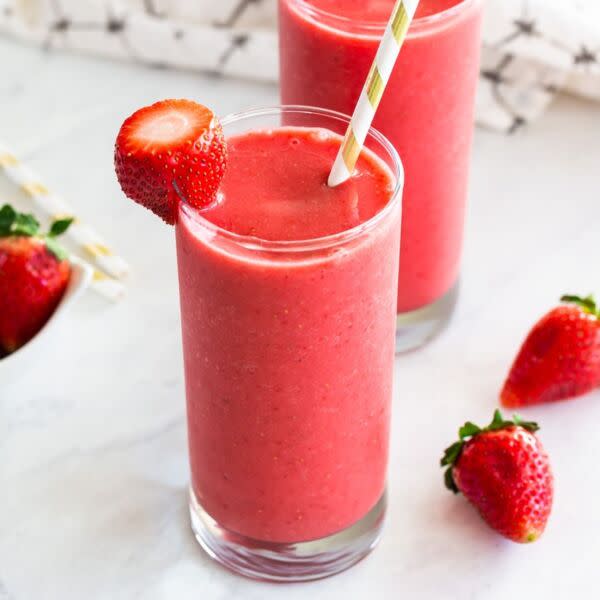 Strawberry Smoothie 32oz.