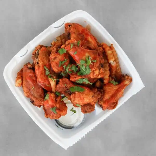 10 PC Wings w/ Fries