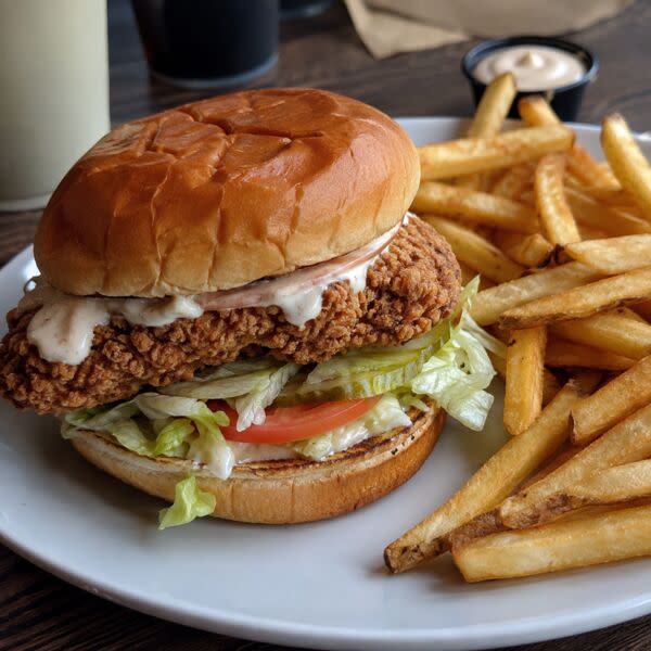 Chicken Sandwich w/ Fries