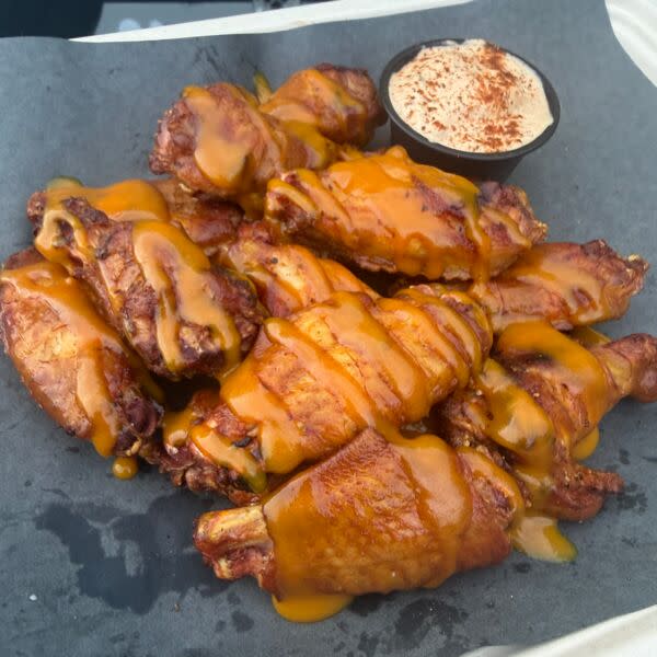 6 wings and side lunch special