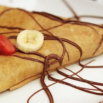 Nutella, Strawberry and Walnut Crepes