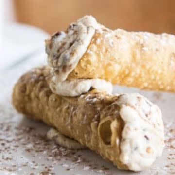 Fresh Stuffed Cannoli