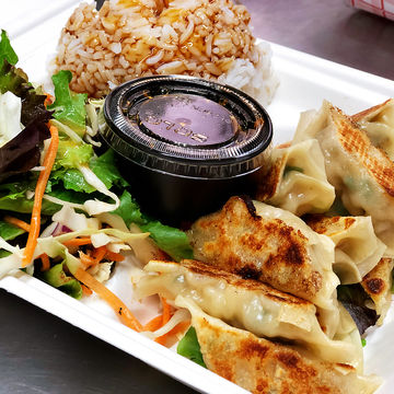 10pcs Dumplings Combo ( 10pcs Dumplings + Rice + Salad)