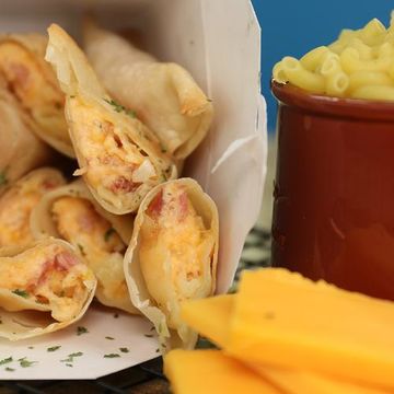 Bacon Mac & Cheese Wontons