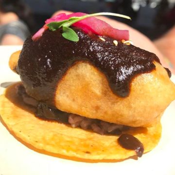 Chile Relleno con Mole