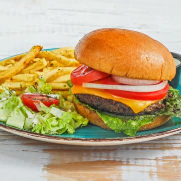 Angus Cheeseburger with crispy Shoestring Fries