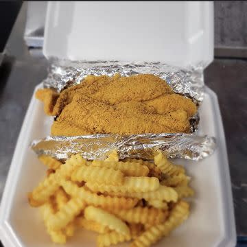 2pc Catfish w/ Fries 