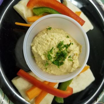 Humus w/ Carrots & Peppers