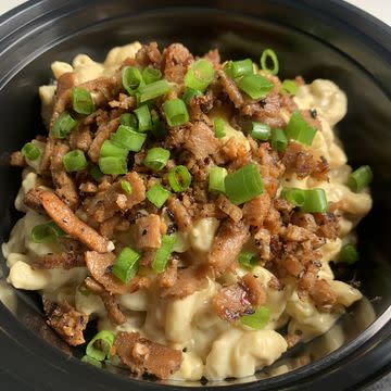 Vegan or Real Cheese Mac with Vegan “Carne Asada” 