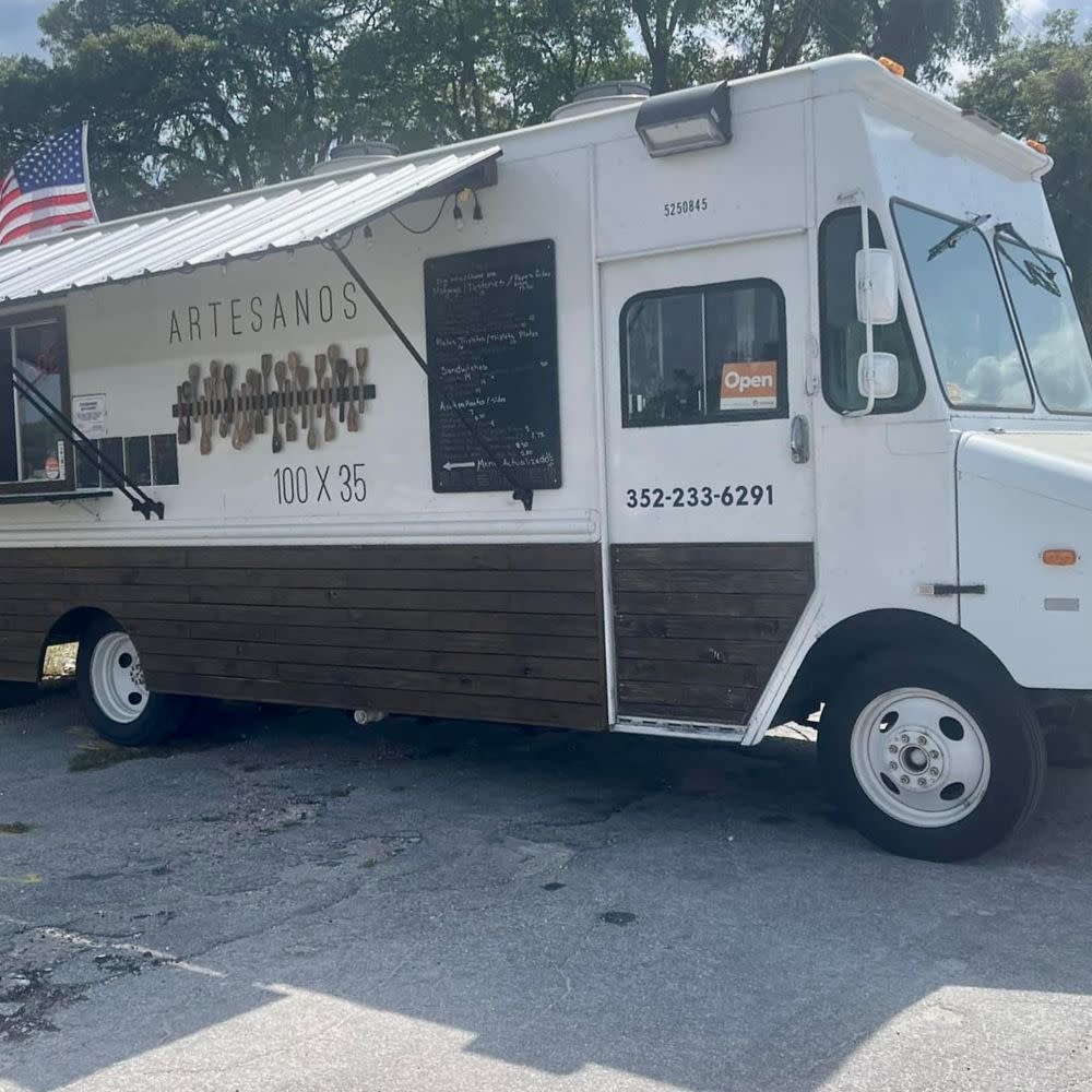 Artesanos 100x35 Food Truck