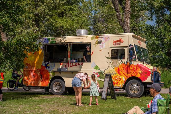 How Much Does Catering Costs Per Person for 2024: Weddings, Corporate Events, and Private Parties