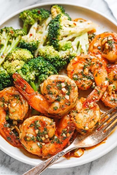 Garlic Butter Shrimp & Brocoli Skillet  