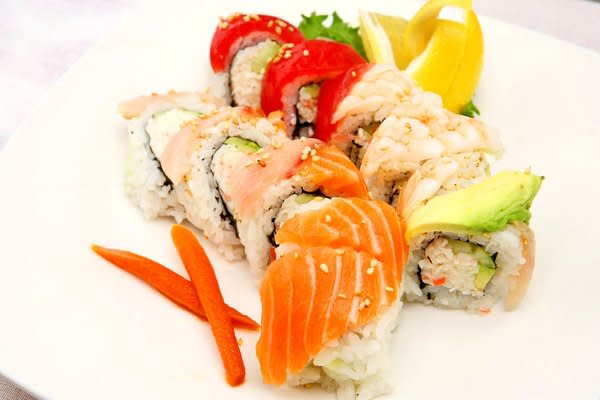 Rainbow Roll (8pcs/Raw Fish)